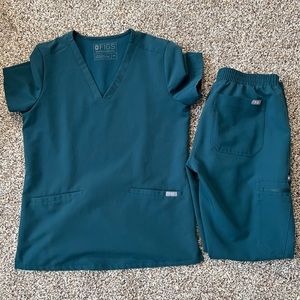 Caribbean blue FIGS scrub set XS